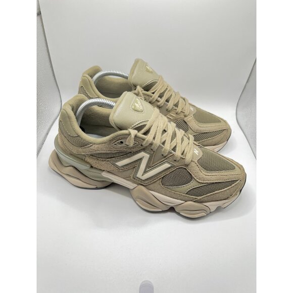 New Balance Women's Sneakers in Tan and Cream - Picture 5 of 11